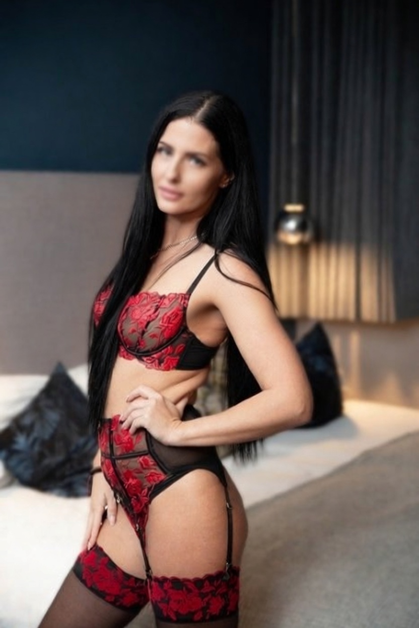 Ana, 31 – Manchester